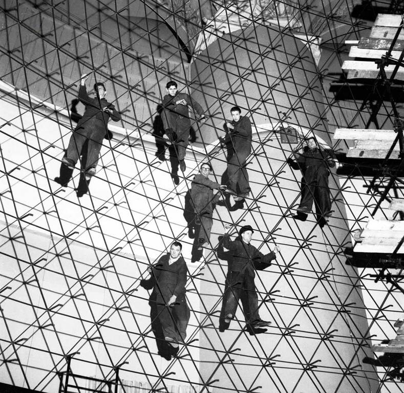 1952 - Construction de la voûte maillée du planétarium(ouverture du diaporama)