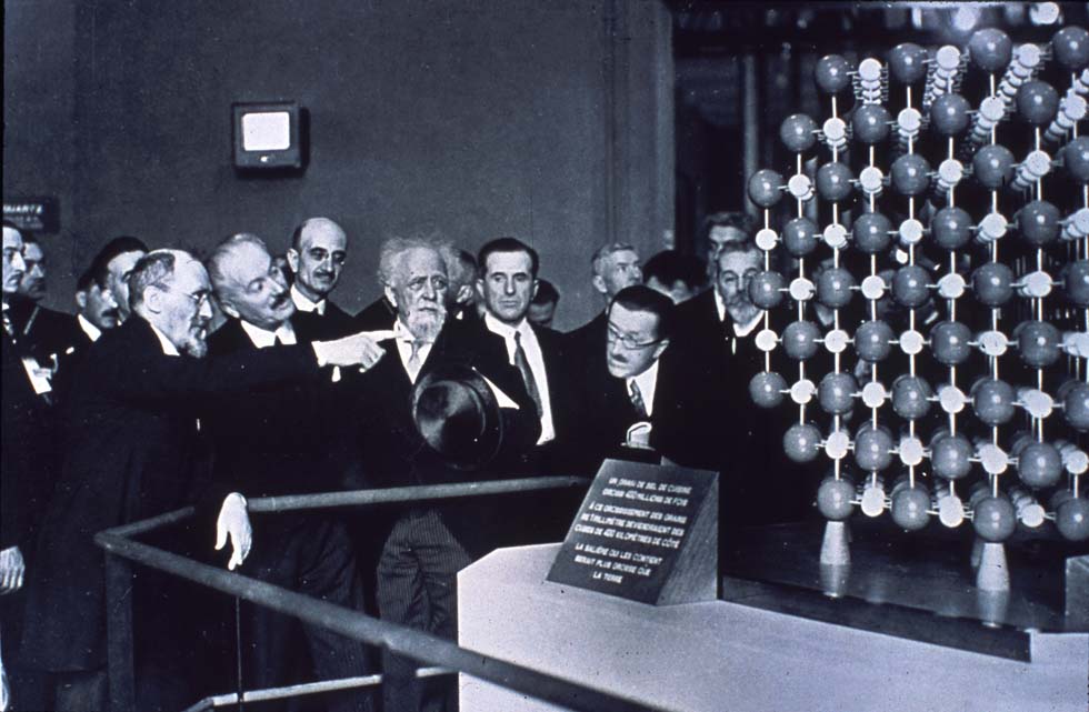 1937 - Visite du Palais de la découverte par le Président(ouverture du diaporama)