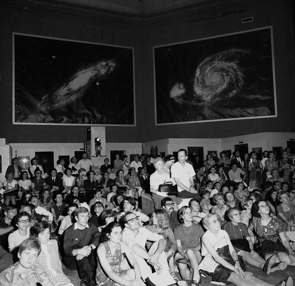 1969 - Diffusion sur grand écran Apollo 11(ouverture du diaporama)