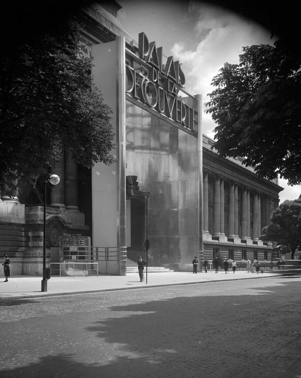 1937 - Entrée du Palais de la découverte(ouverture du diaporama)